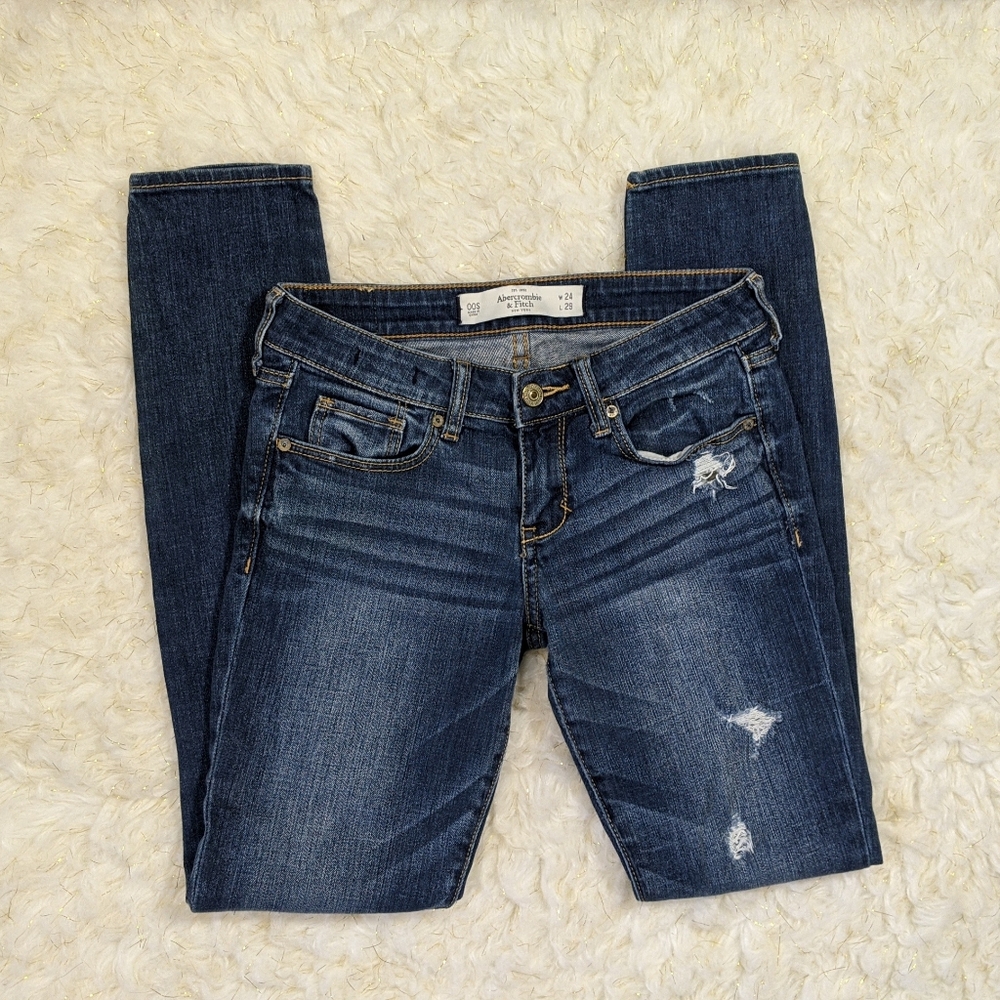 ABERCROMBIE & FITCH Distressed Skinny Jeans
